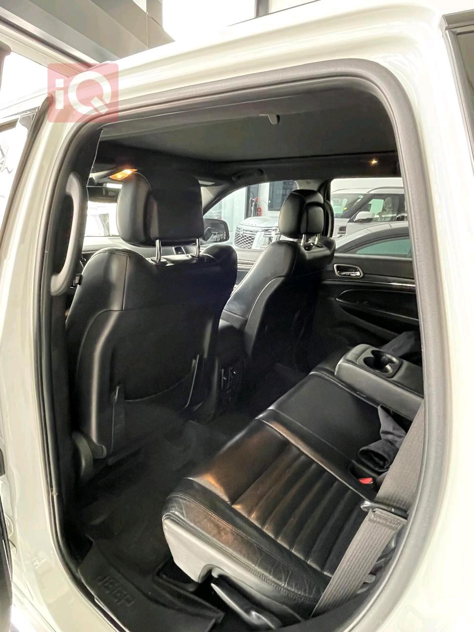 جیپ گراند شیرۆکی